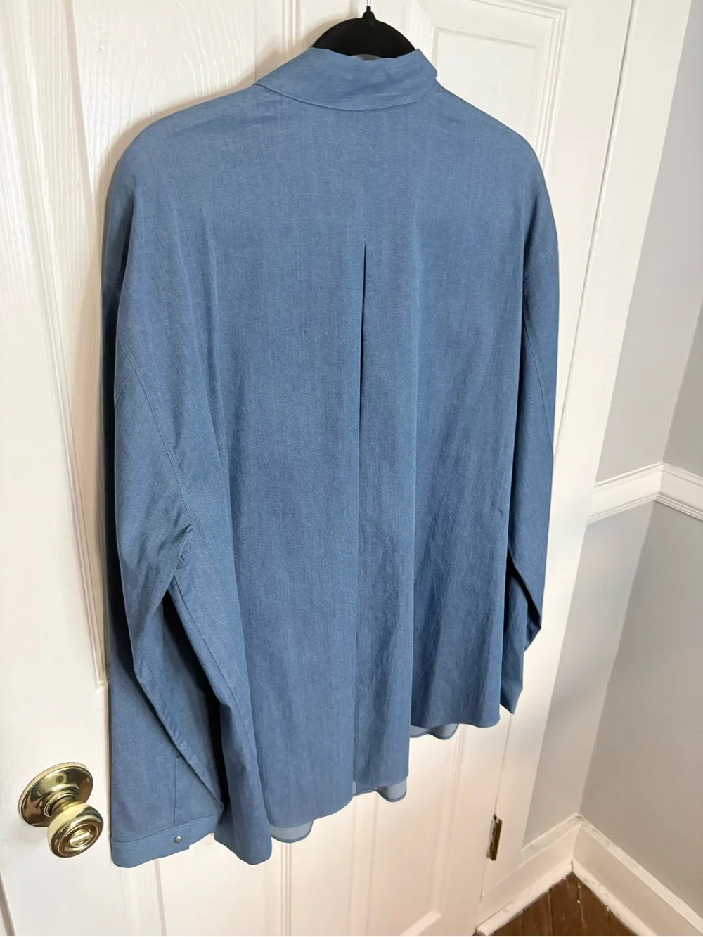 Lafayette 148 New York Hidden Placket Button Down Blouse XL Blue Chambray - Picture 8 of 9